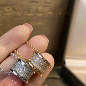 Small waist large necklace