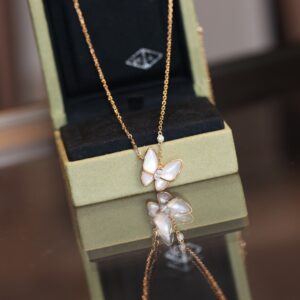 Two Butterfly series lock-necklace with mother-of-pearl
