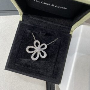 Summer flower necklace