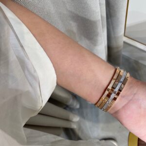 Bracelet with 10 diamonds, showing scratches and durability
