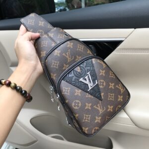 Louis Vuitton Men's Chest Bag Model 806-3