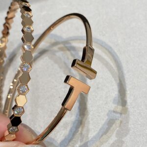 Hollow honeycomb-style bracelet