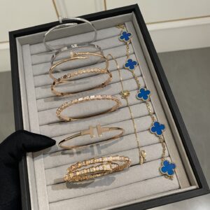 Bracelet collection