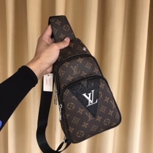 Louis Vuitton Men's Chest Bag Model 806-3