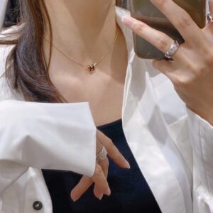 Mini pop H necklace