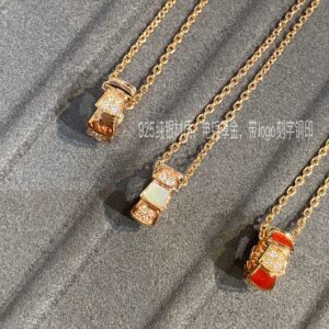 One-to-one matching wheel stone necklace