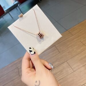 Bv spring necklace with two-side diamonds