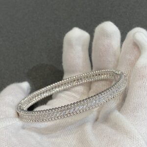 V perlee bead bead bracelet with single circle diamond bracelet classic stacking wear vintage and delicate each bead is full and three-dimensional with倒角 very t