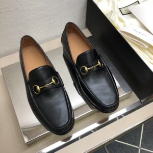 Formal business leather shoes