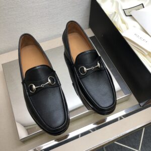 Formal business leather shoes