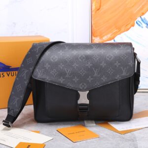 Tairagama series small messenger bag