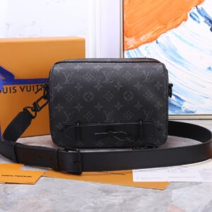 Steamer series messenger bag, model M45585