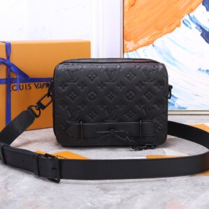 Steamer series messenger bag, model M57307