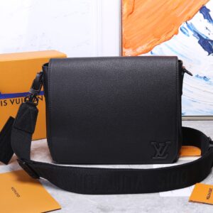 AERAGRAM messenger bag black