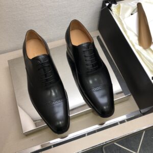 Formal business leather shoes