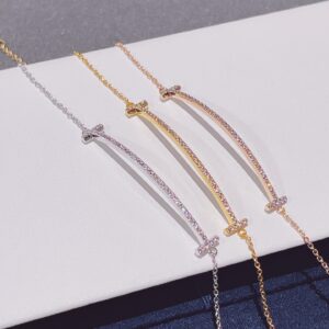 Smile charm bracelet with diamond