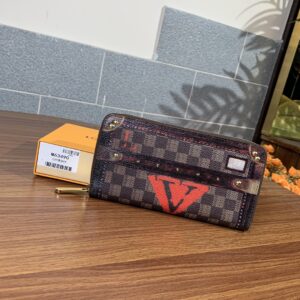 Zippy leather wallet