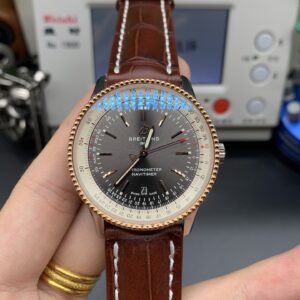 V7 Breitling Airline Chronograph