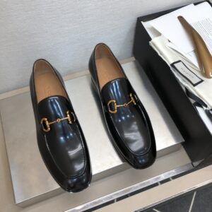 Formal business leather shoes