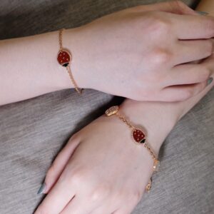 Lucky spring charm bracelet with flowers