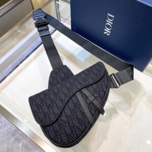 Saddle bag with oblique black print