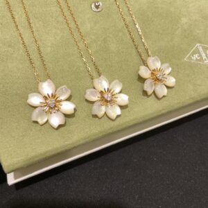 Christmas flower white pearl necklace