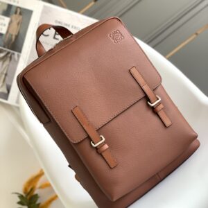 Military backpack with large internal compartment