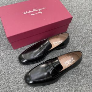 Ferragamo leather shoes with interior leather lining