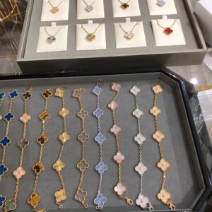 Four-leaf Bracelet Collection