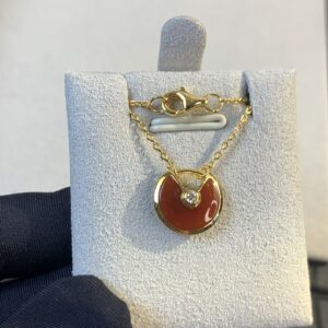 Red jade pendant necklace with V metal material