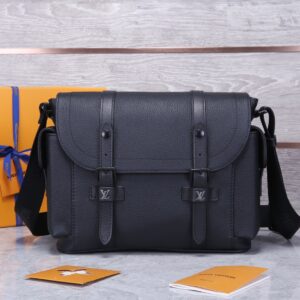 Christopher messenger bag in taurillon leather