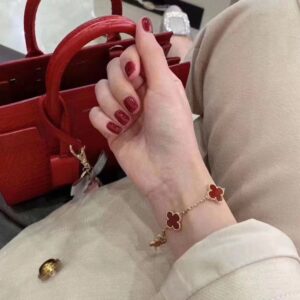 Four leaf clover bezel bracelet without diamond