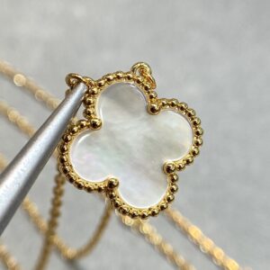 J012 VCA four-leaf white mother-of-pearl necklace