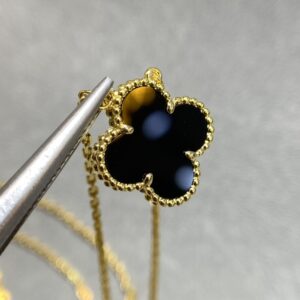 J009 VCA four-leaf black agate necklace