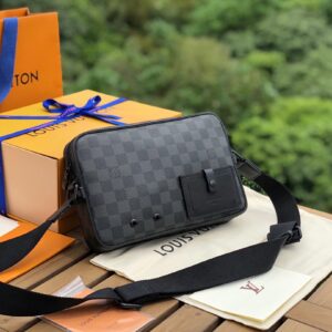 Crossbody messenger bag