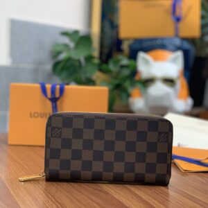 Large Zippy wallet with Monogram Eclipse canvas