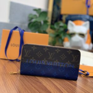 Zippy leather wallet