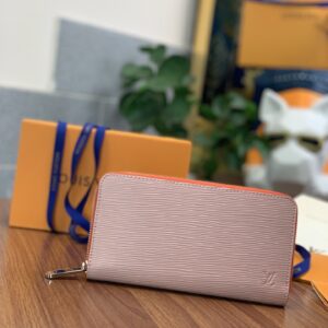 Zippy leather wallet