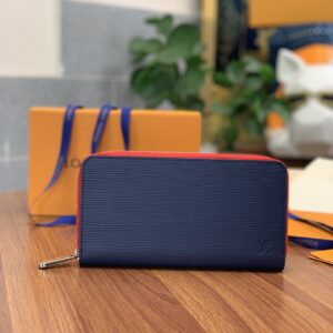 Zippy leather wallet