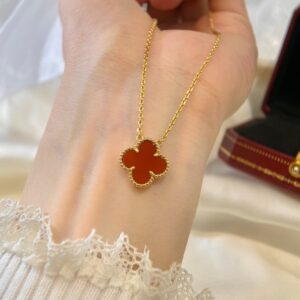 Classic four-leaf red