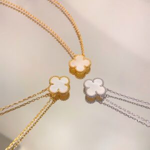 Classic four-leaf necklace white