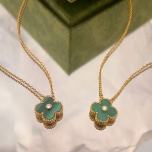 Classic single flower diamond necklace with turquoise