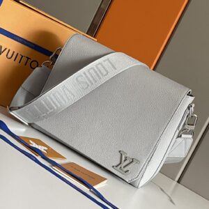 AERODIUM Postman Bag M59327