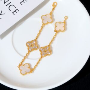 Classic Interruption Pearl Bracelet