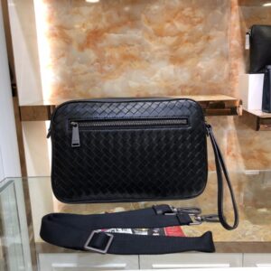Classic编织ed leather messenger bag with box