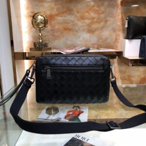 Classic编织ed leather messenger bag with box