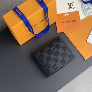 Short Zippy zippered wallet with elegant design