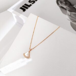 Adult coming-of-age white bead fan necklace