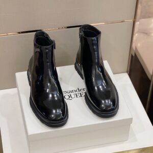 Mcqueen slim tread zipper Chelsea boots