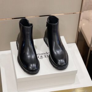 Mcqueen slim tread zipper Chelsea boots